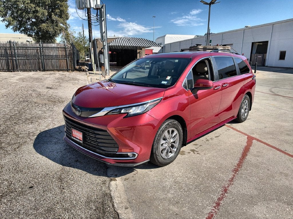 2023 Toyota Sienna XLE