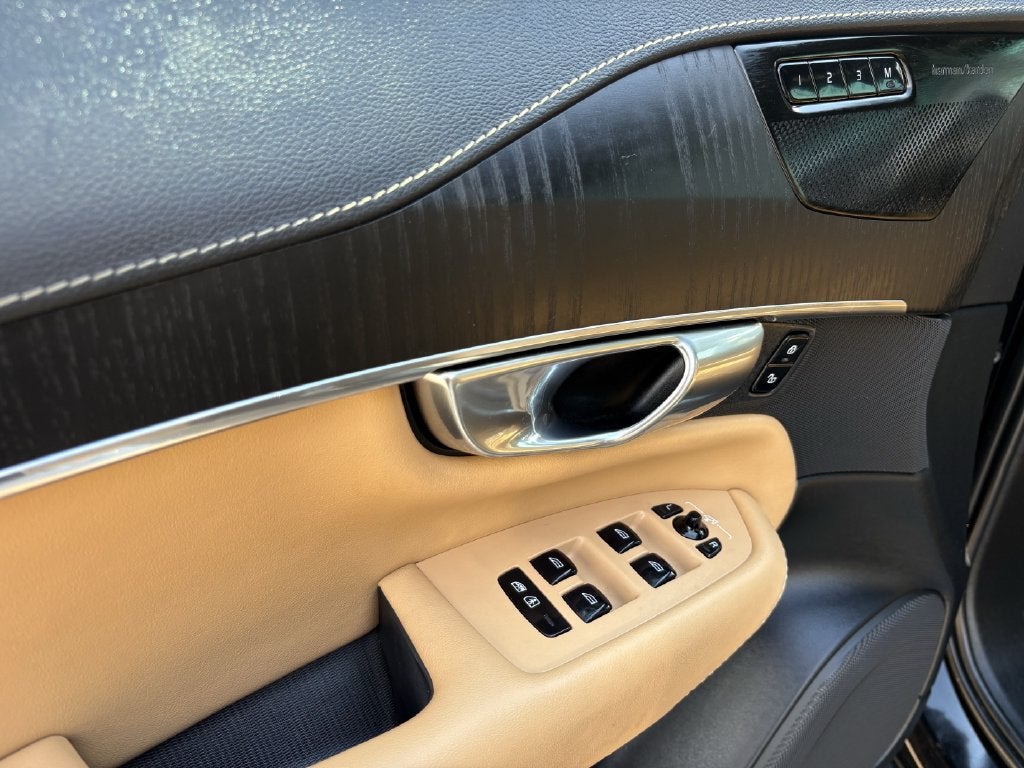 2022 Volvo XC90 Inscription