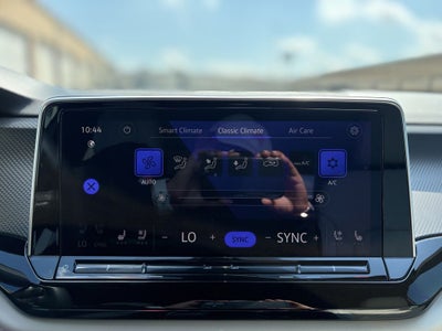 2025 Volkswagen Atlas Cross Sport 2.0T SEL Premium R-Line