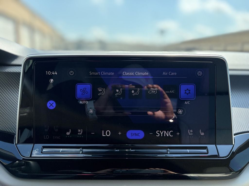 2025 Volkswagen Atlas Cross Sport 2.0T SEL Premium R-Line