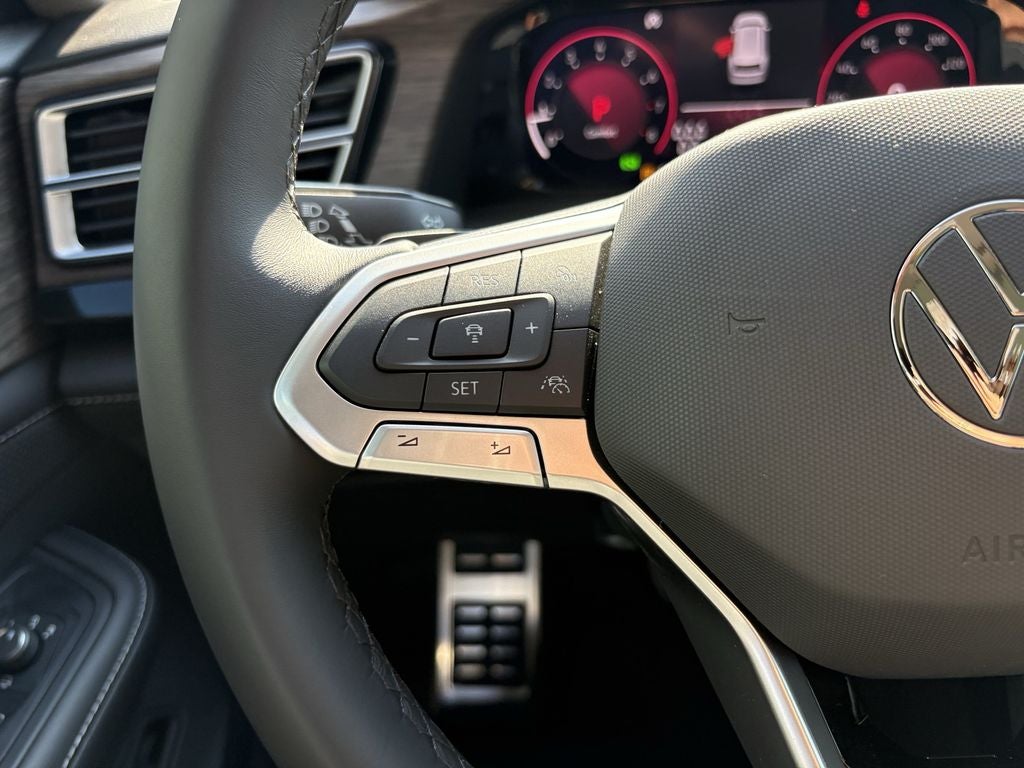 2025 Volkswagen Atlas 2.0T SEL Premium R-Line