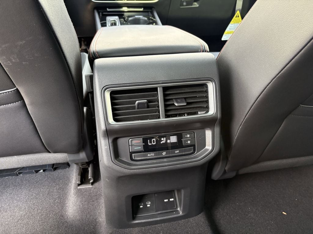 2024 Volkswagen Atlas 2.0T Peak Edition SEL