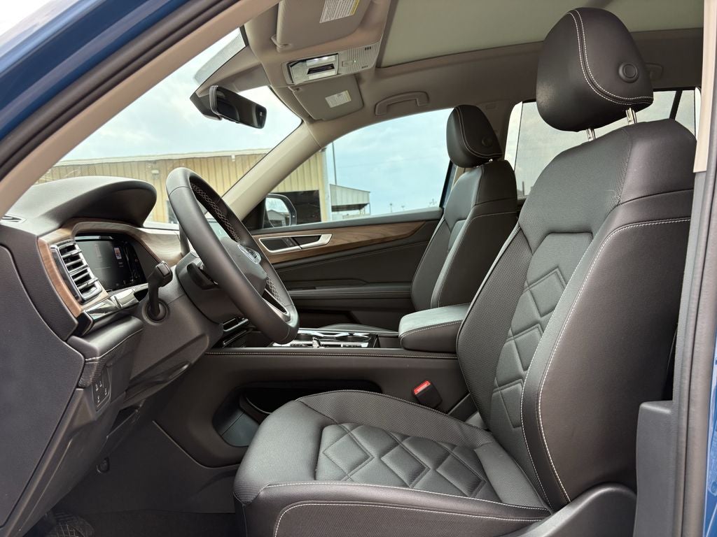2025 Volkswagen Atlas 2.0T SE w/ Technology