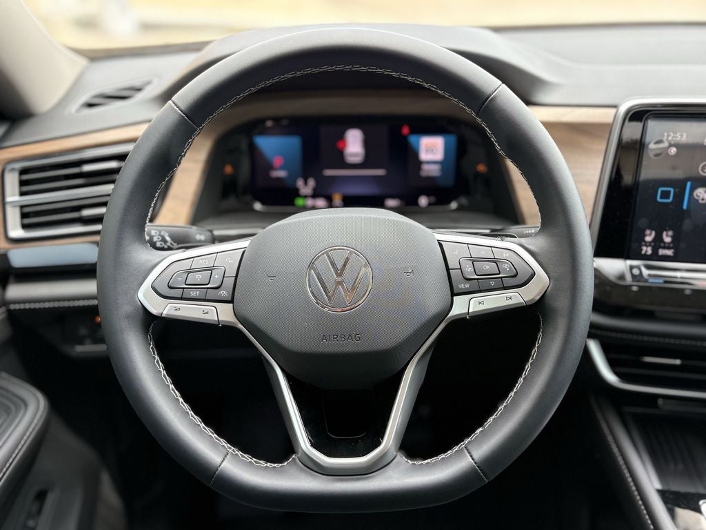 2025 Volkswagen Atlas 2.0T SE w/ Technology