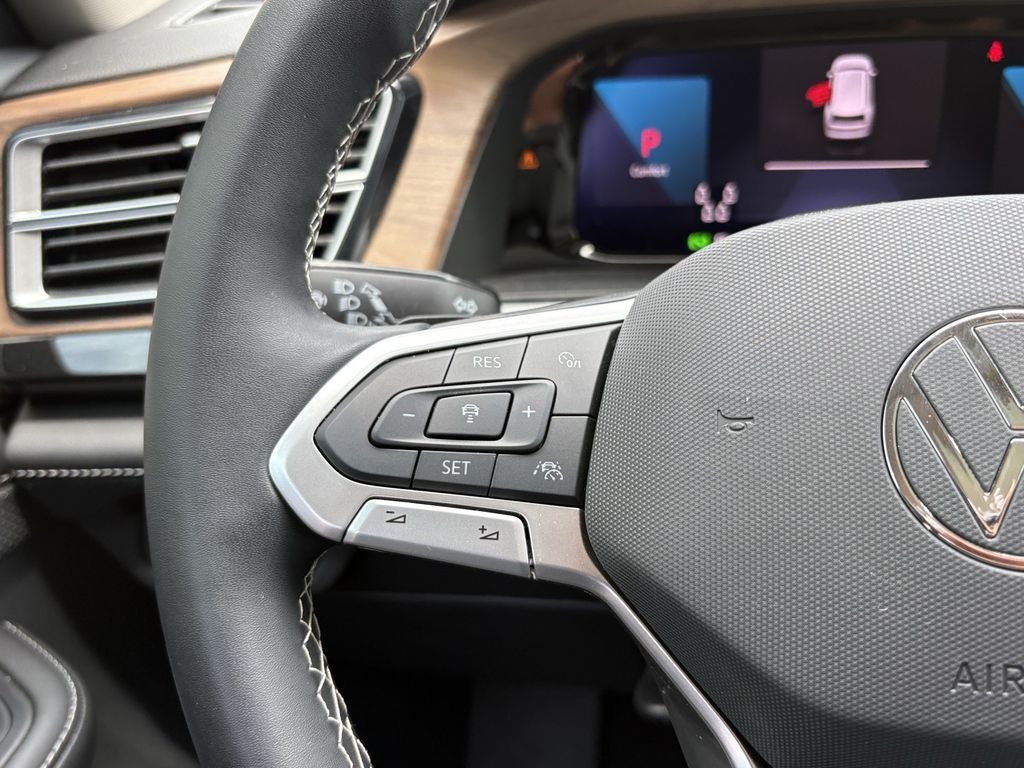 2025 Volkswagen Atlas 2.0T SE w/ Technology