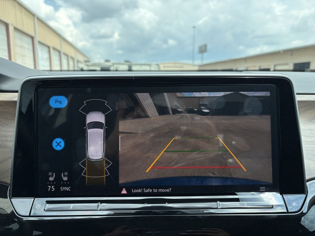 2025 Volkswagen Atlas 2.0T SE w/ Technology