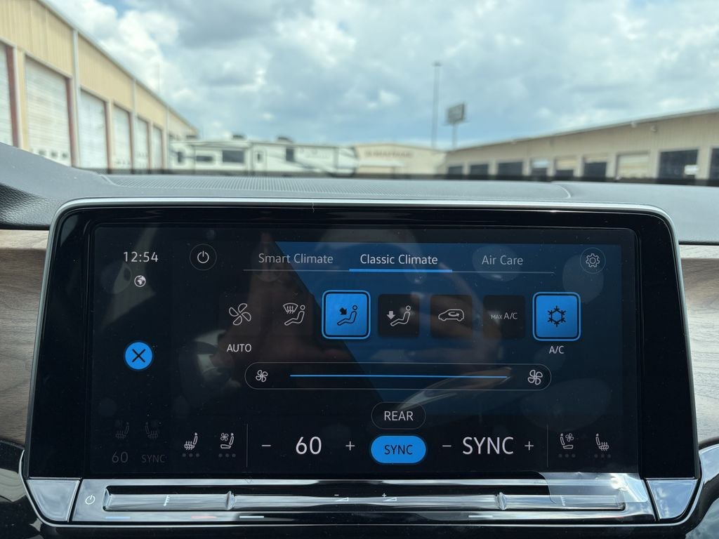 2025 Volkswagen Atlas 2.0T SE w/ Technology