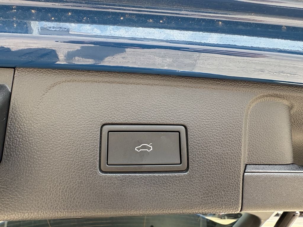 2025 Volkswagen Atlas 2.0T SE w/ Technology