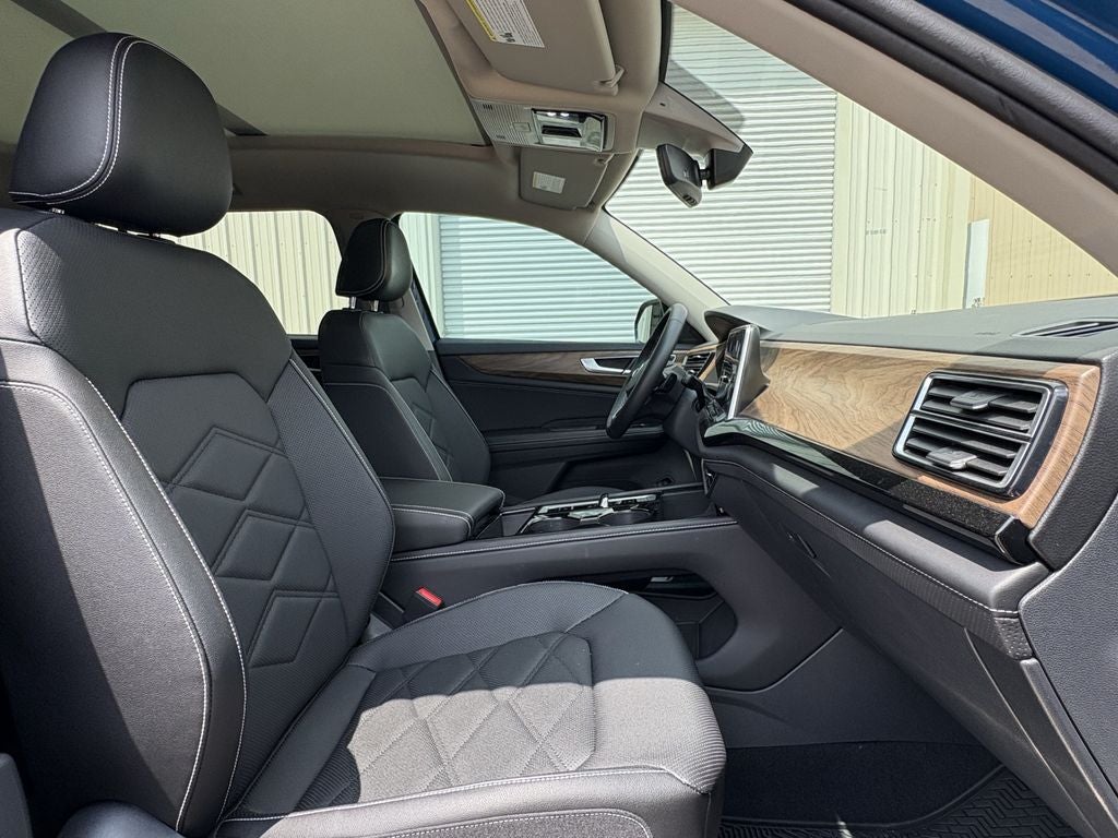 2025 Volkswagen Atlas 2.0T SE w/ Technology
