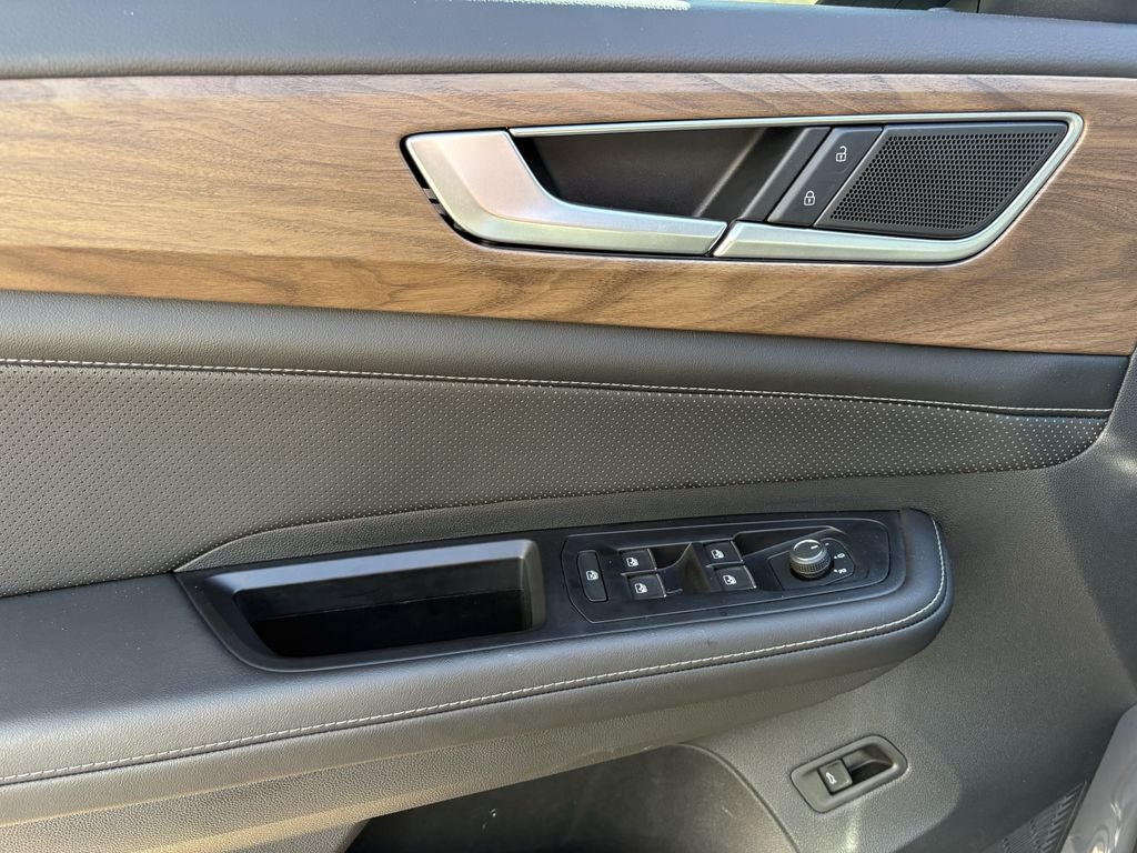 2025 Volkswagen Atlas 2.0T SE w/ Technology