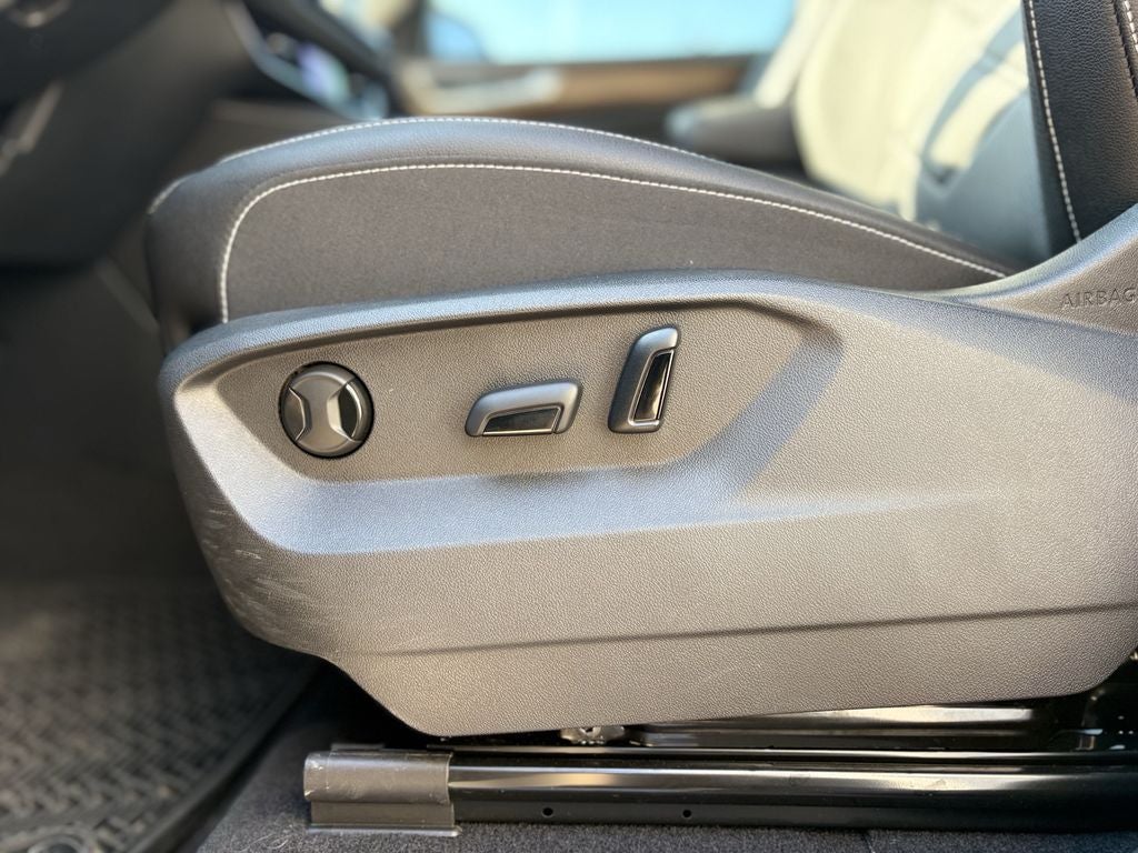 2025 Volkswagen Atlas 2.0T SE w/ Technology