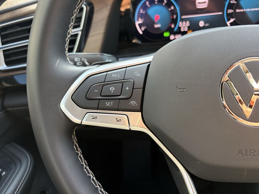 2025 Volkswagen Atlas 2.0T SE w/ Technology