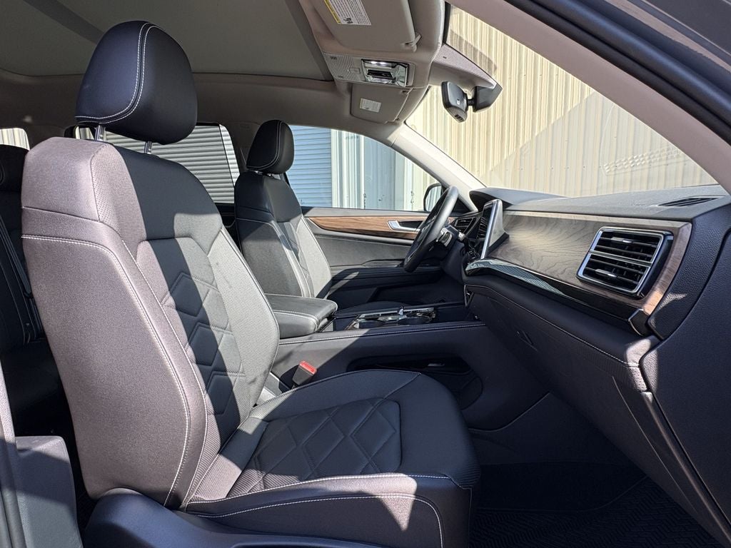 2025 Volkswagen Atlas 2.0T SE w/ Technology