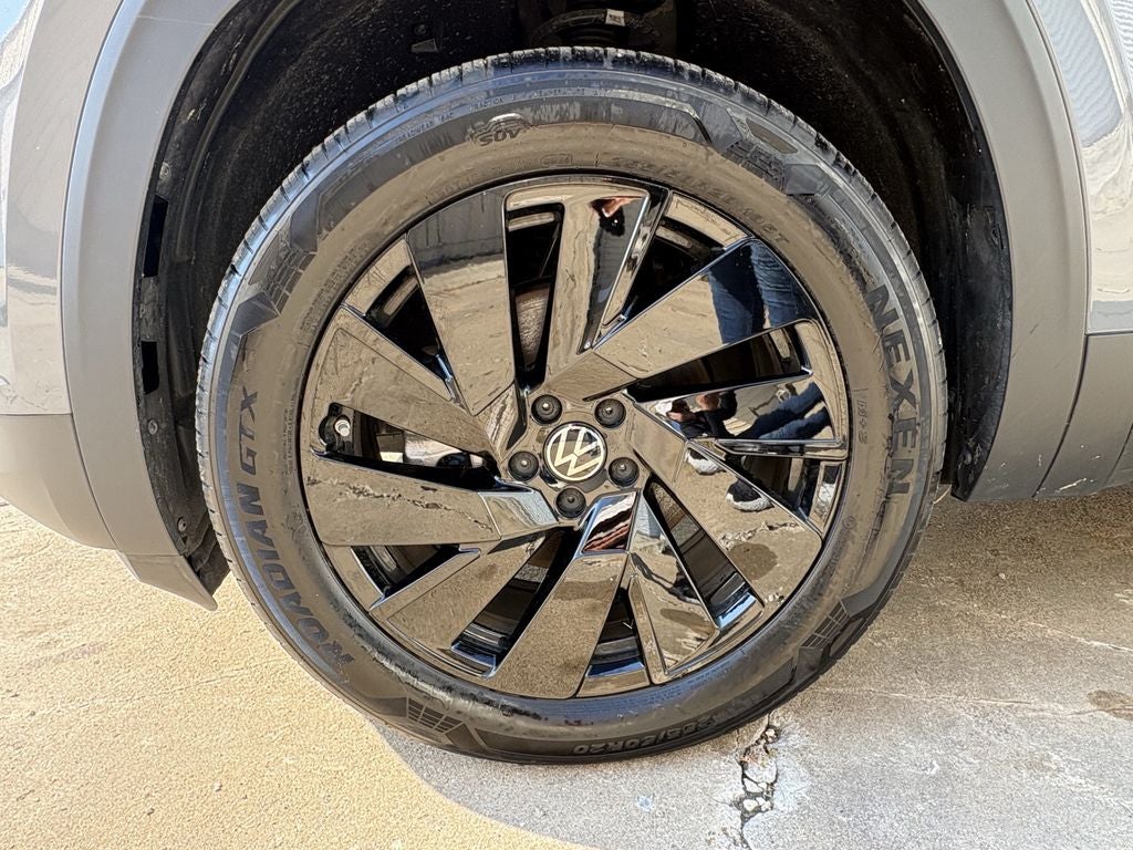 2025 Volkswagen Atlas 2.0T SE w/ Technology