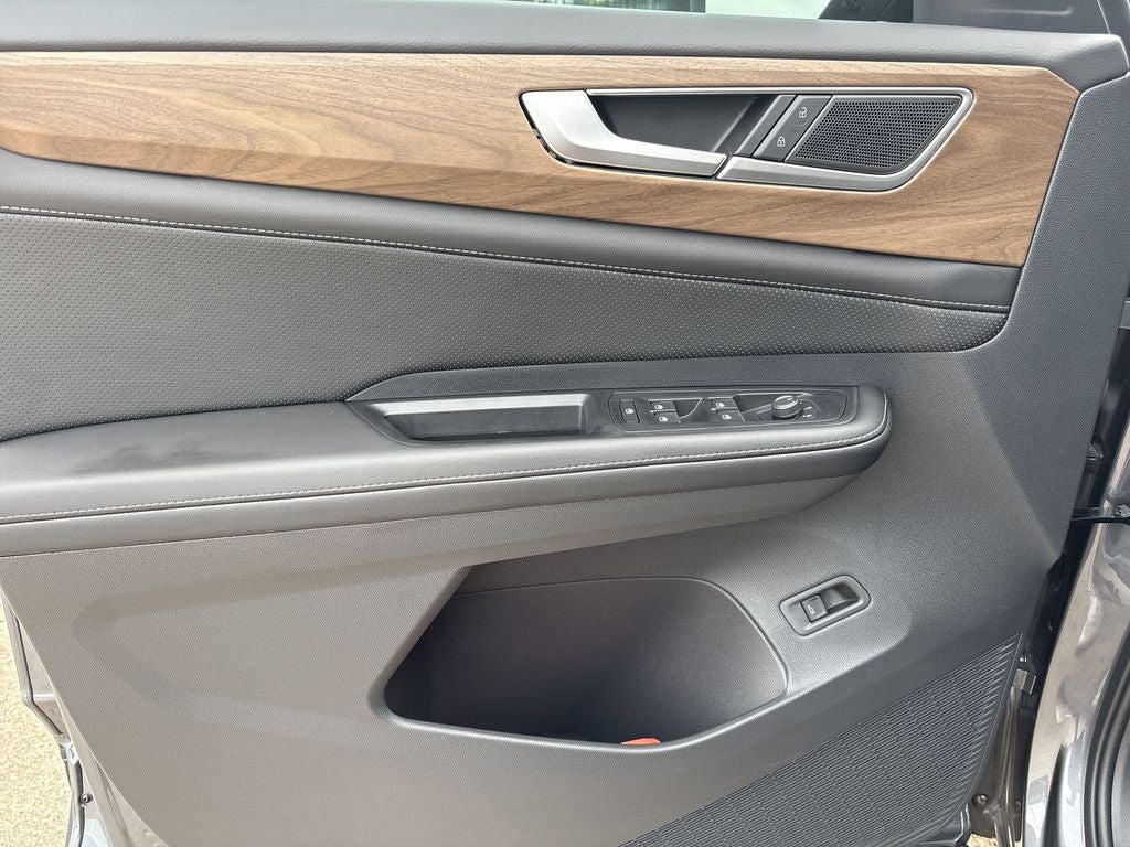2025 Volkswagen Atlas 2.0T SE w/ Technology