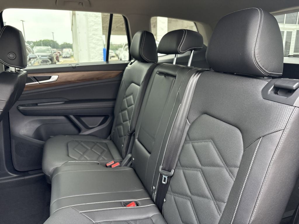 2025 Volkswagen Atlas 2.0T SE w/ Technology