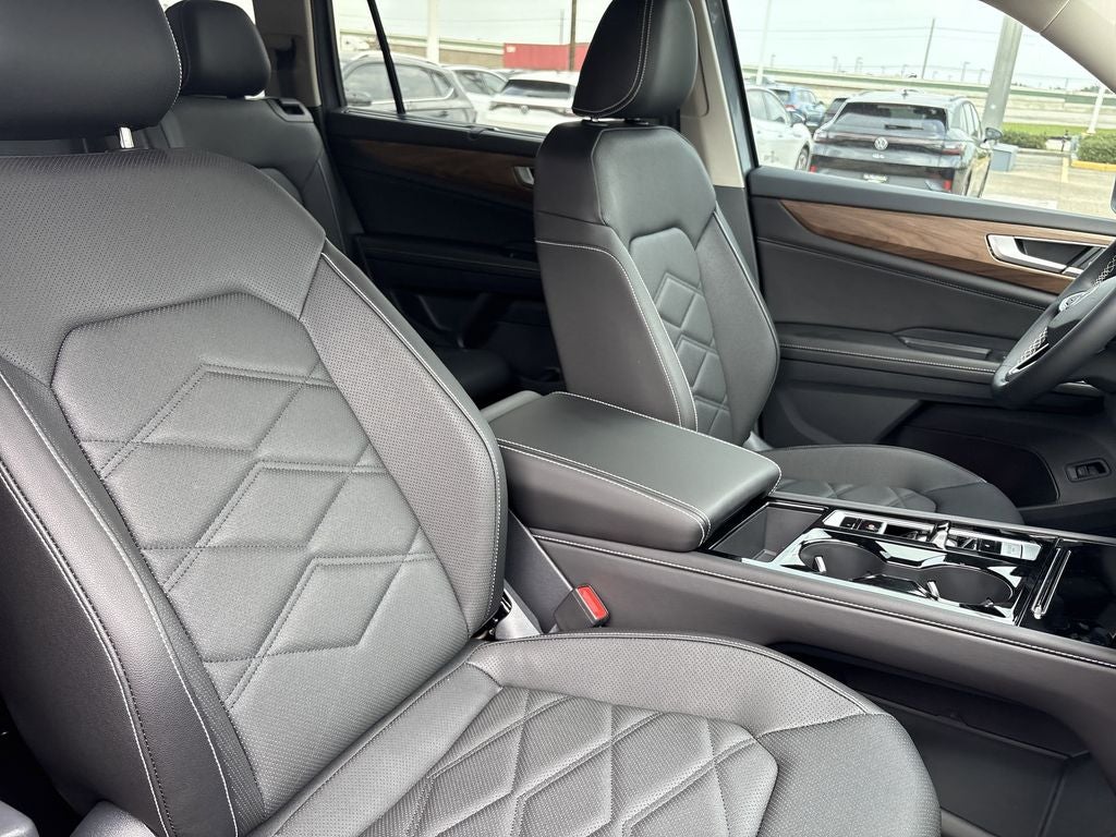 2025 Volkswagen Atlas 2.0T SE w/ Technology