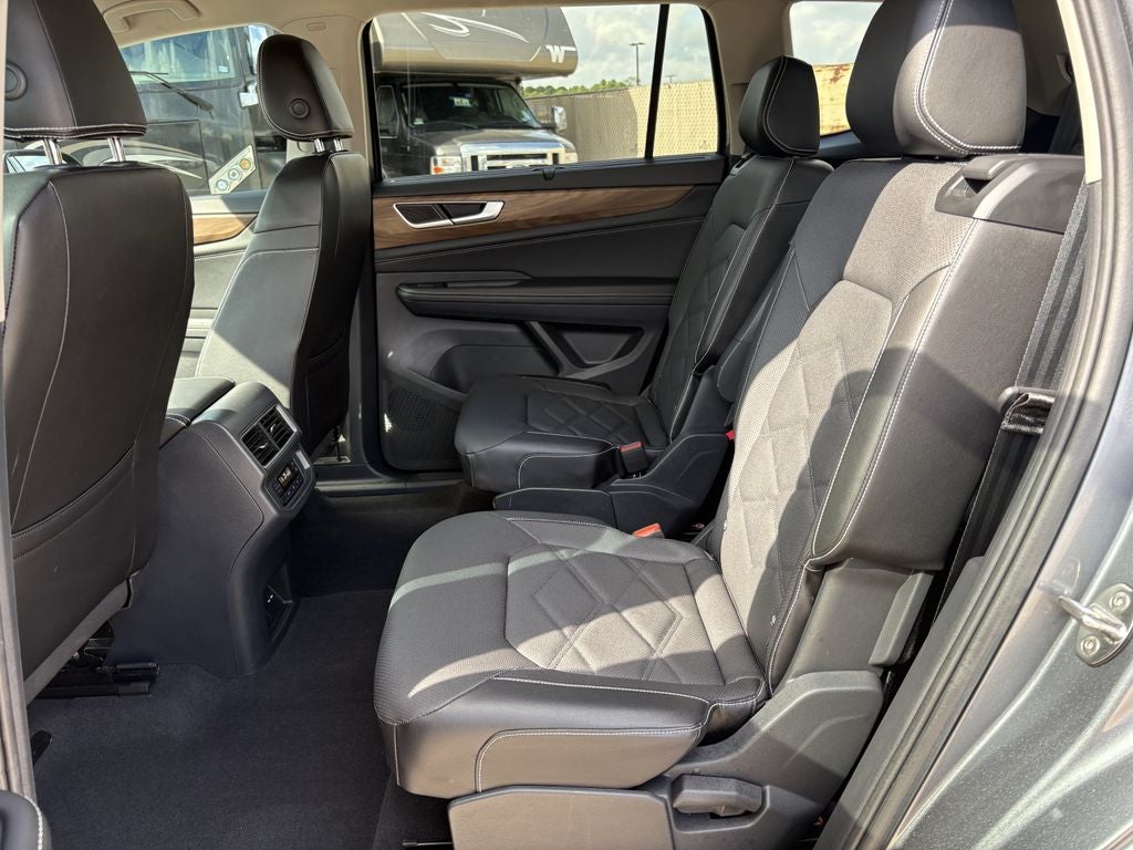 2024 Volkswagen Atlas 2.0T SE w/ Technology