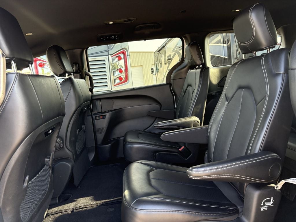 2025 Chrysler Pacifica Select