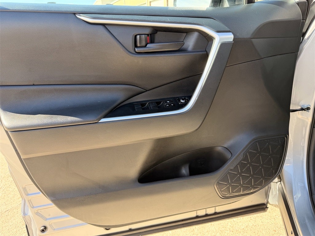 2020 Toyota RAV4 Hybrid LE