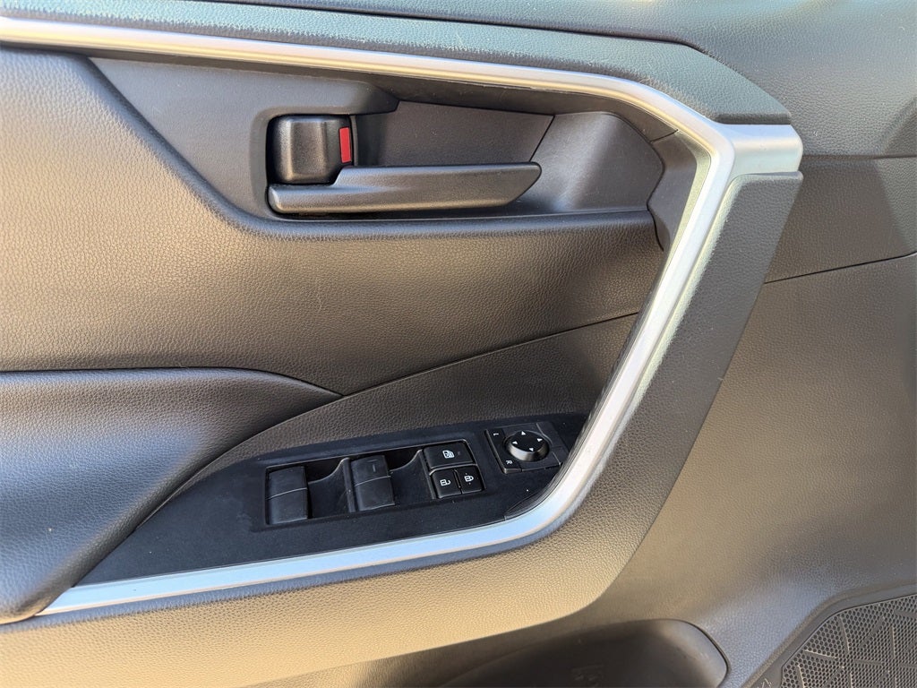 2020 Toyota RAV4 Hybrid LE