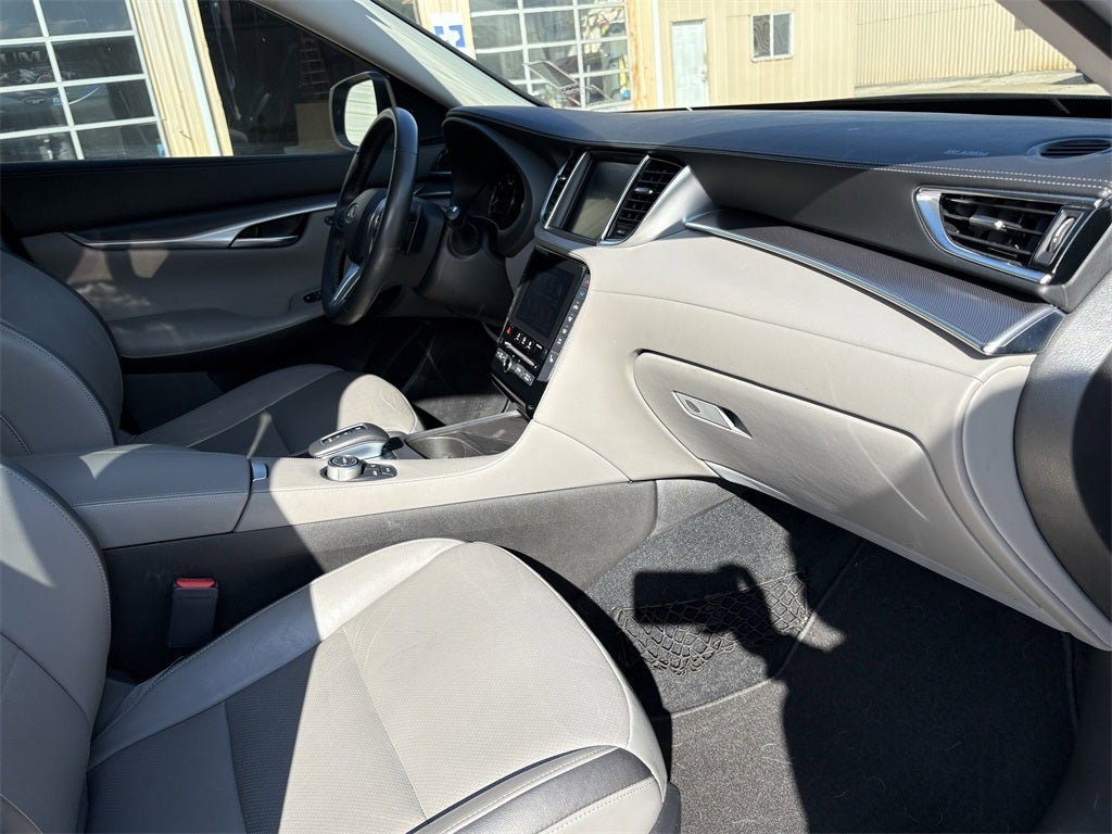 2023 INFINITI QX50 LUXE
