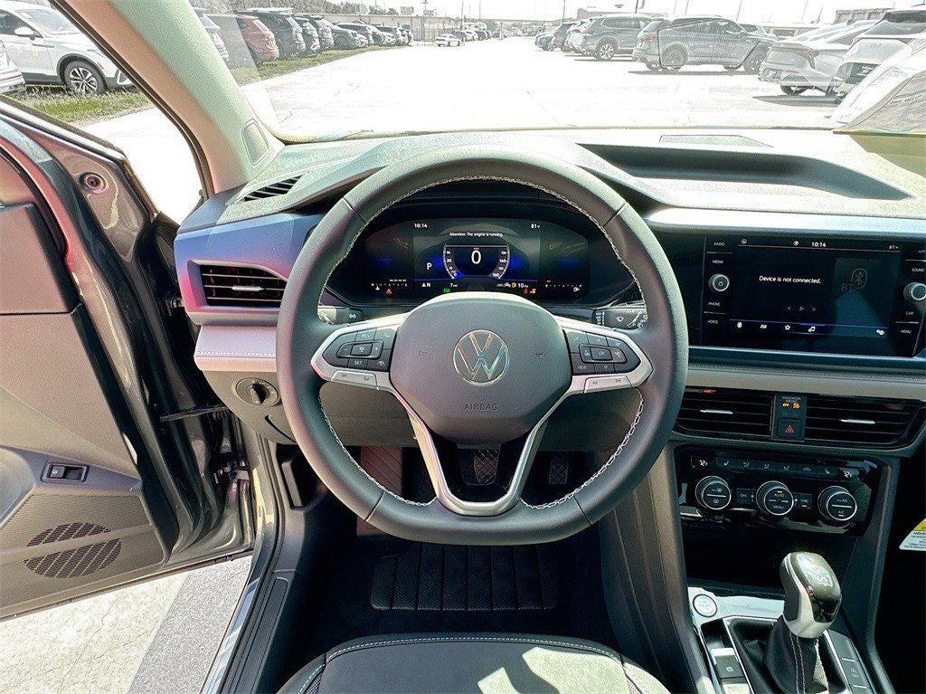 2024 Volkswagen Taos 1.5T SE