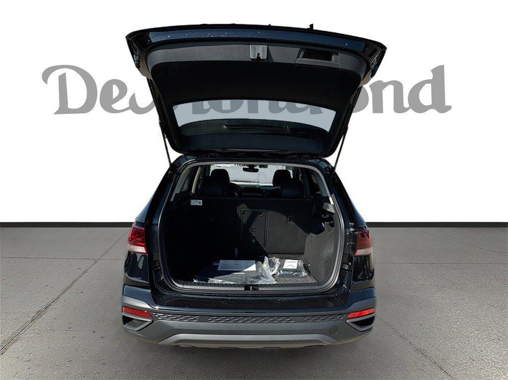 2024 Volkswagen Taos 1.5T SE Black