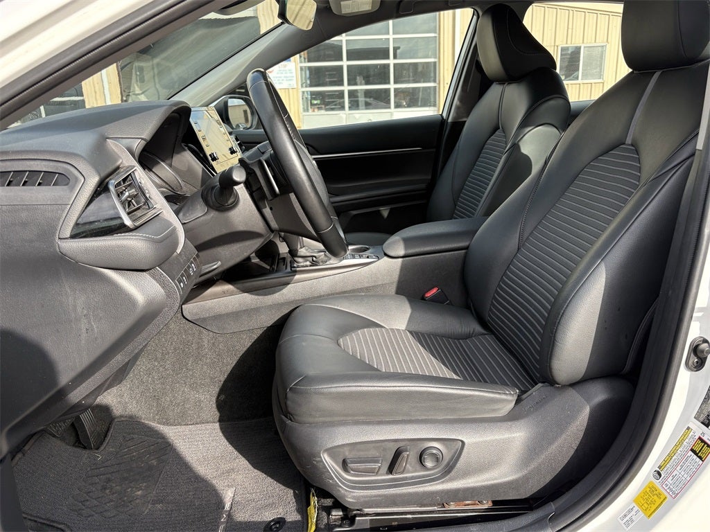 2022 Toyota Camry Hybrid SE