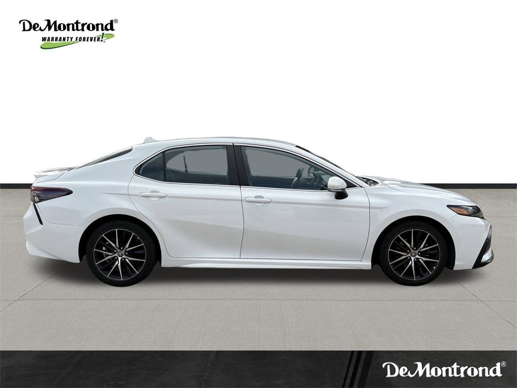 2022 Toyota Camry Hybrid SE