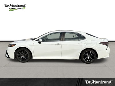 2022 Toyota Camry Hybrid SE