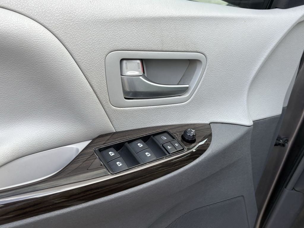 2019 Toyota Sienna XLE 8 Passenger