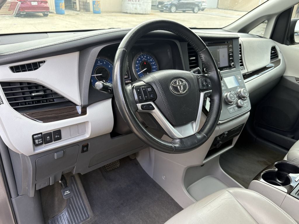 2019 Toyota Sienna XLE 8 Passenger