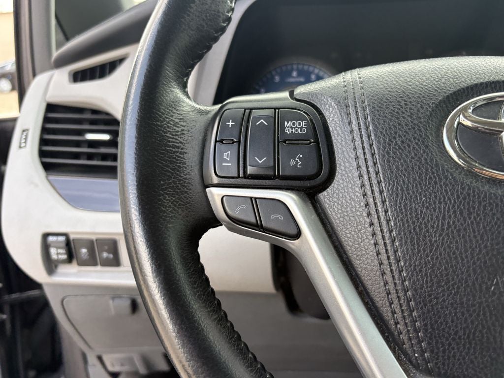 2019 Toyota Sienna XLE 8 Passenger