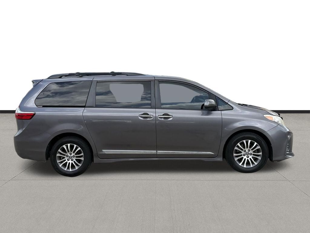 2019 Toyota Sienna XLE 8 Passenger