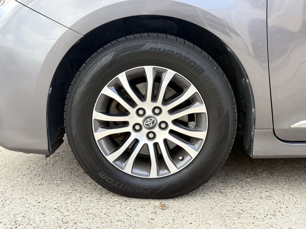 2019 Toyota Sienna XLE 8 Passenger