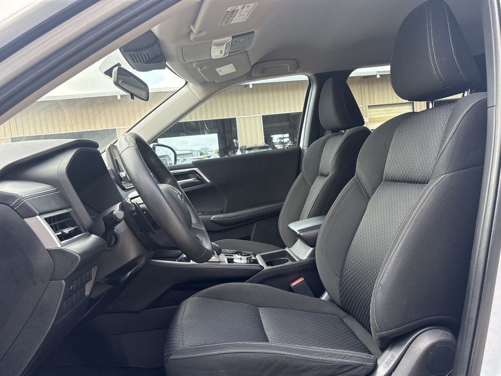 2022 Mitsubishi Outlander ES