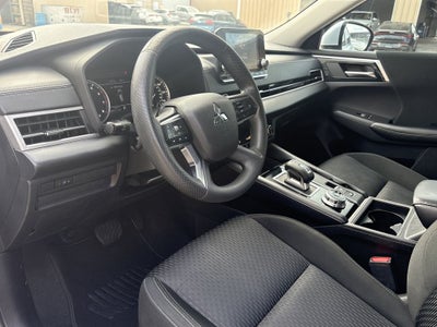2022 Mitsubishi Outlander ES