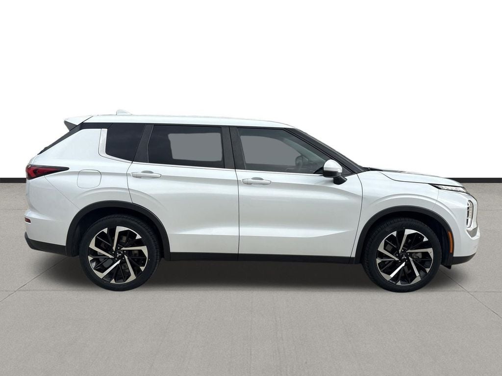 2022 Mitsubishi Outlander ES