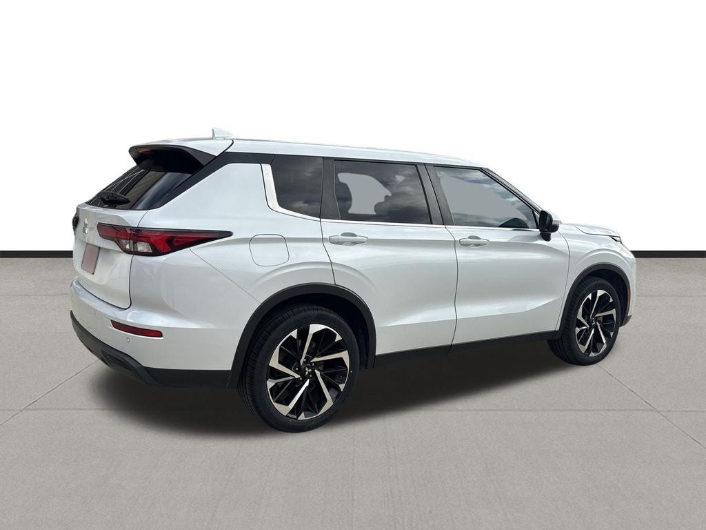 2022 Mitsubishi Outlander ES