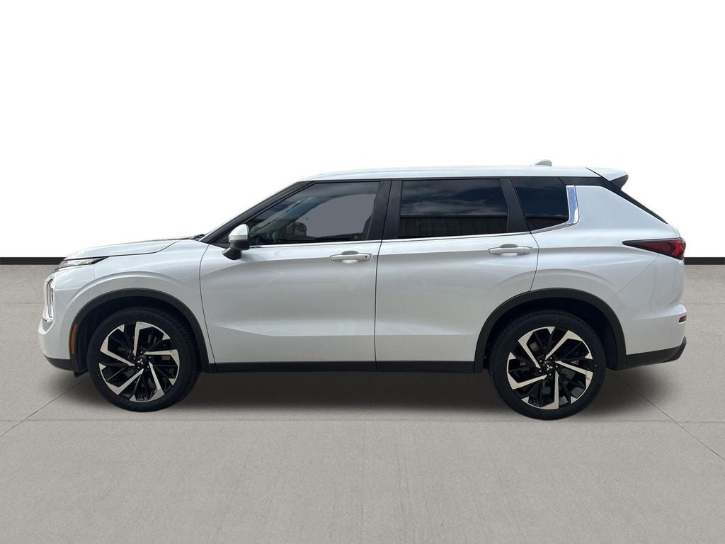 2022 Mitsubishi Outlander ES