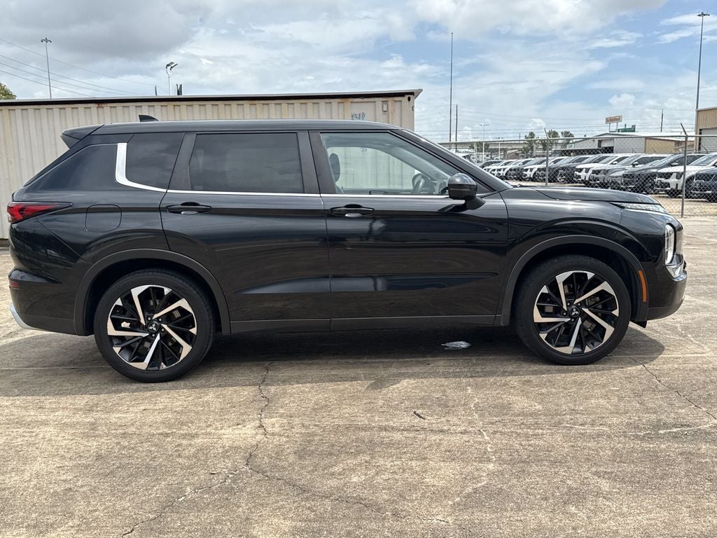 2022 Mitsubishi Outlander SE