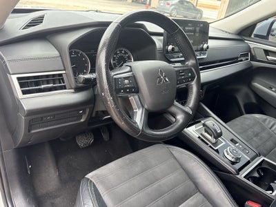 2022 Mitsubishi Outlander SE