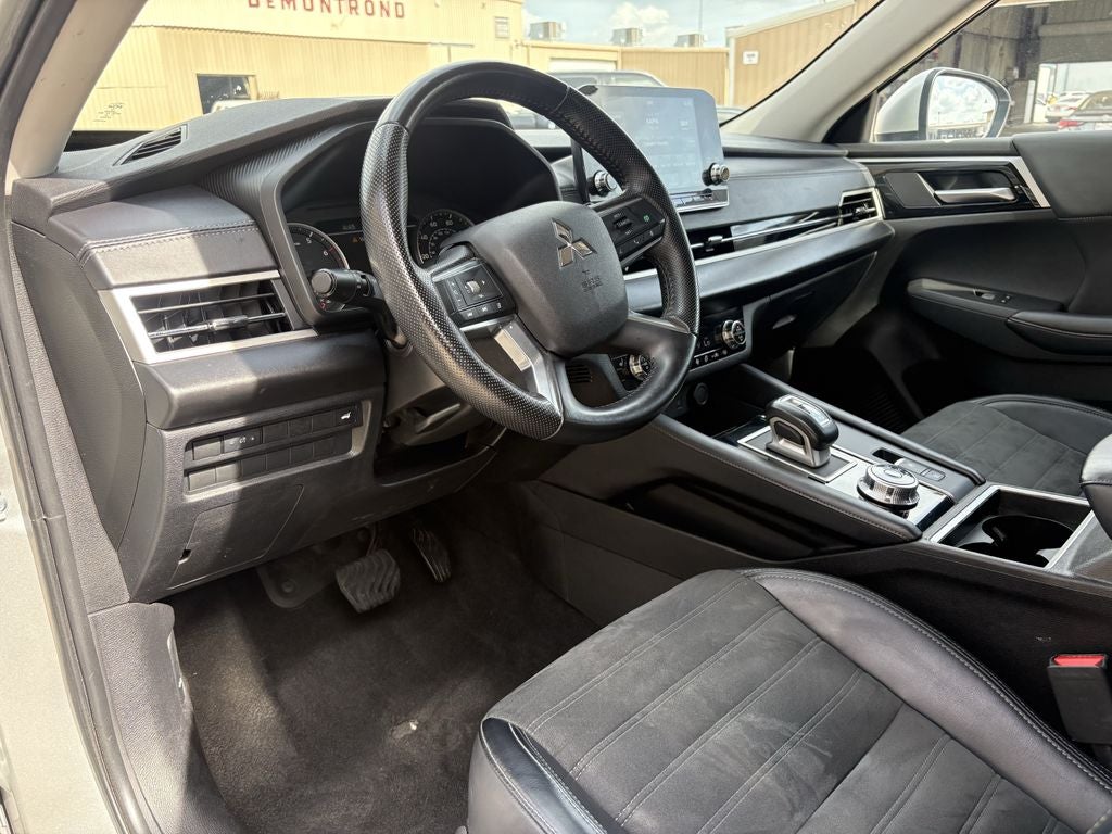 2024 Mitsubishi Outlander SE