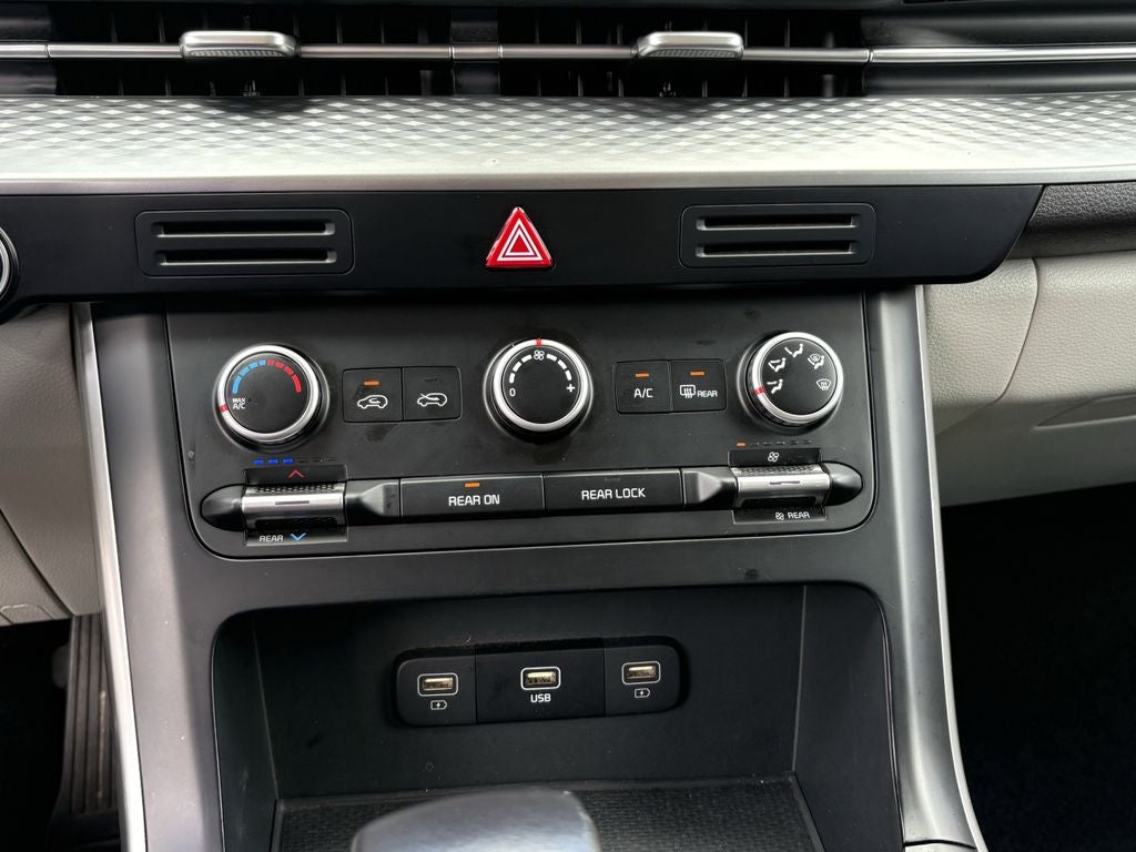 2024 Kia Carnival LX