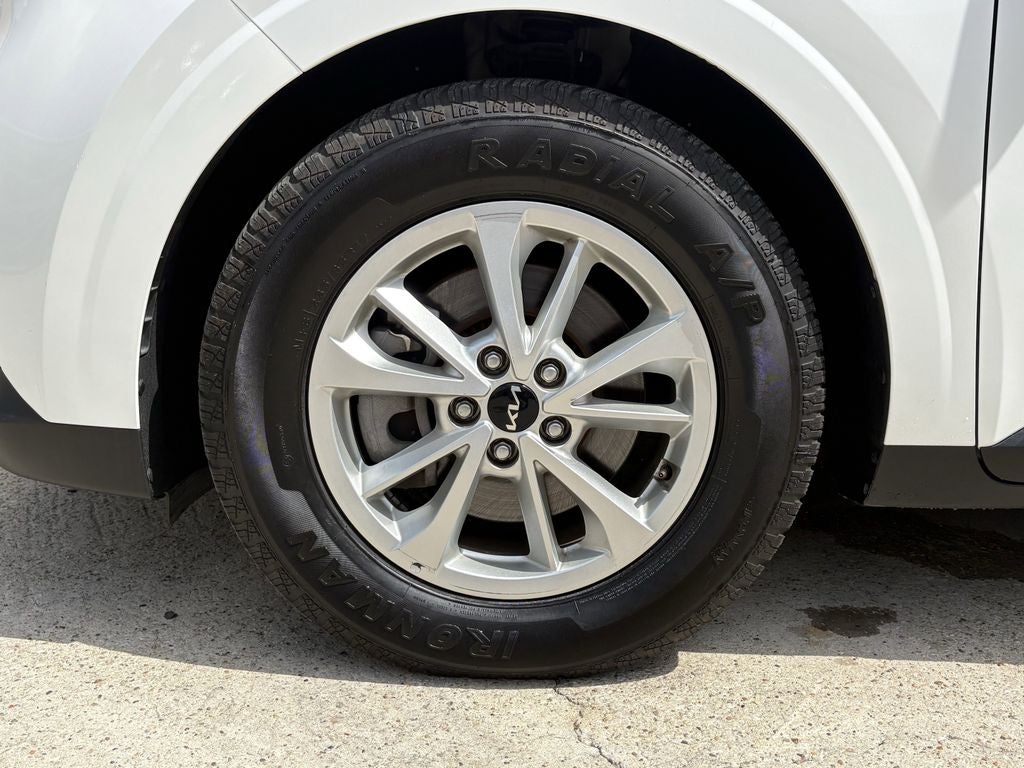 2024 Kia Carnival LX