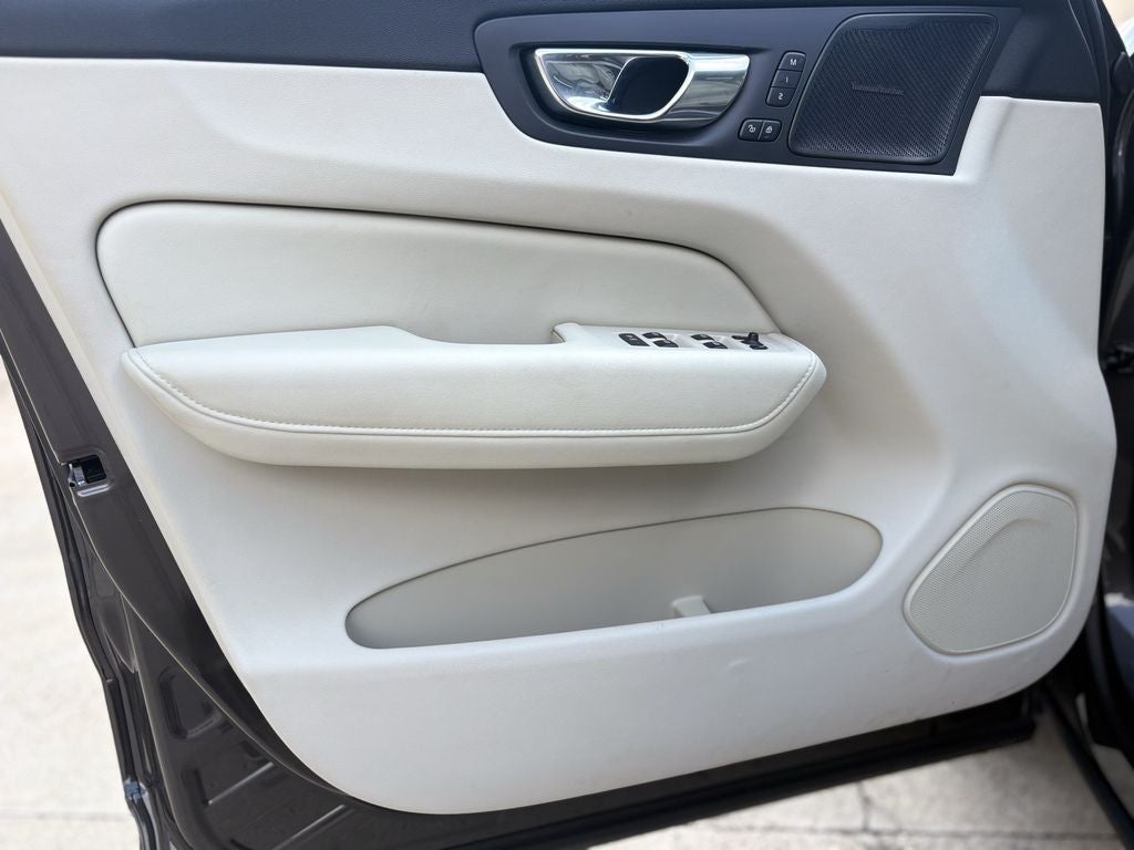 2022 Volvo XC60 B6 Inscription