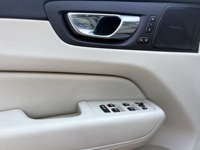 2022 Volvo XC60 B6 Inscription