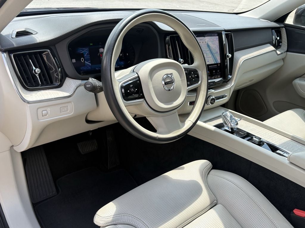 2022 Volvo XC60 B6 Inscription