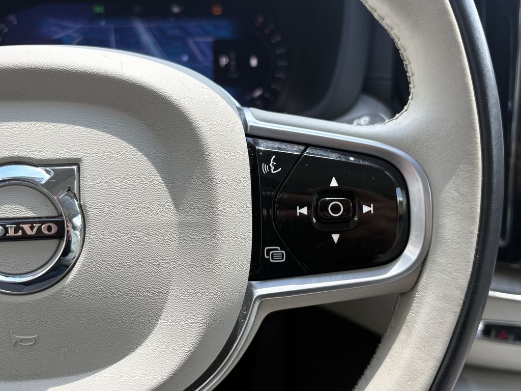 2022 Volvo XC60 B6 Inscription
